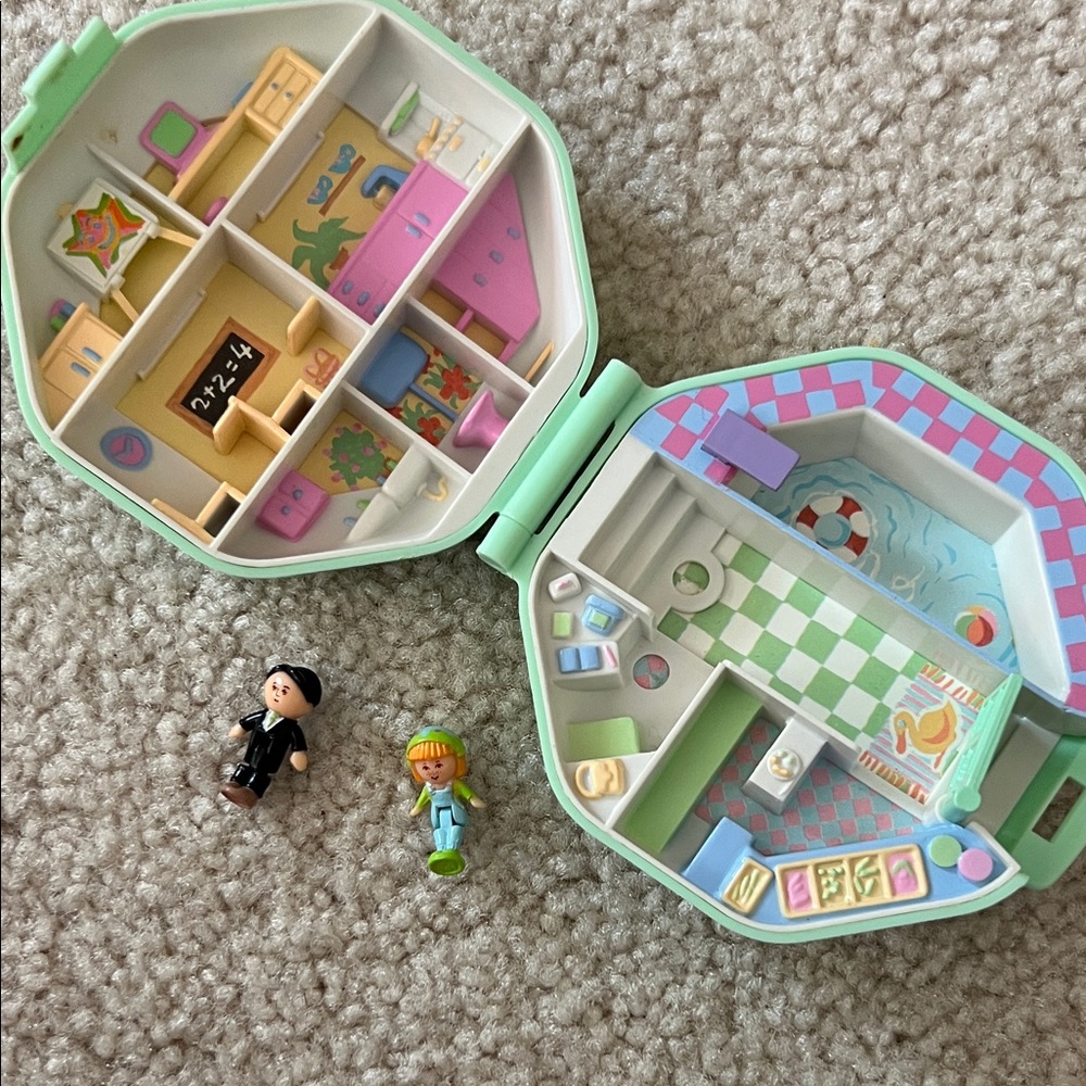 Vintage BlueBird Toys- Polly Pocket School - complete but no box - Picture 2 of 10